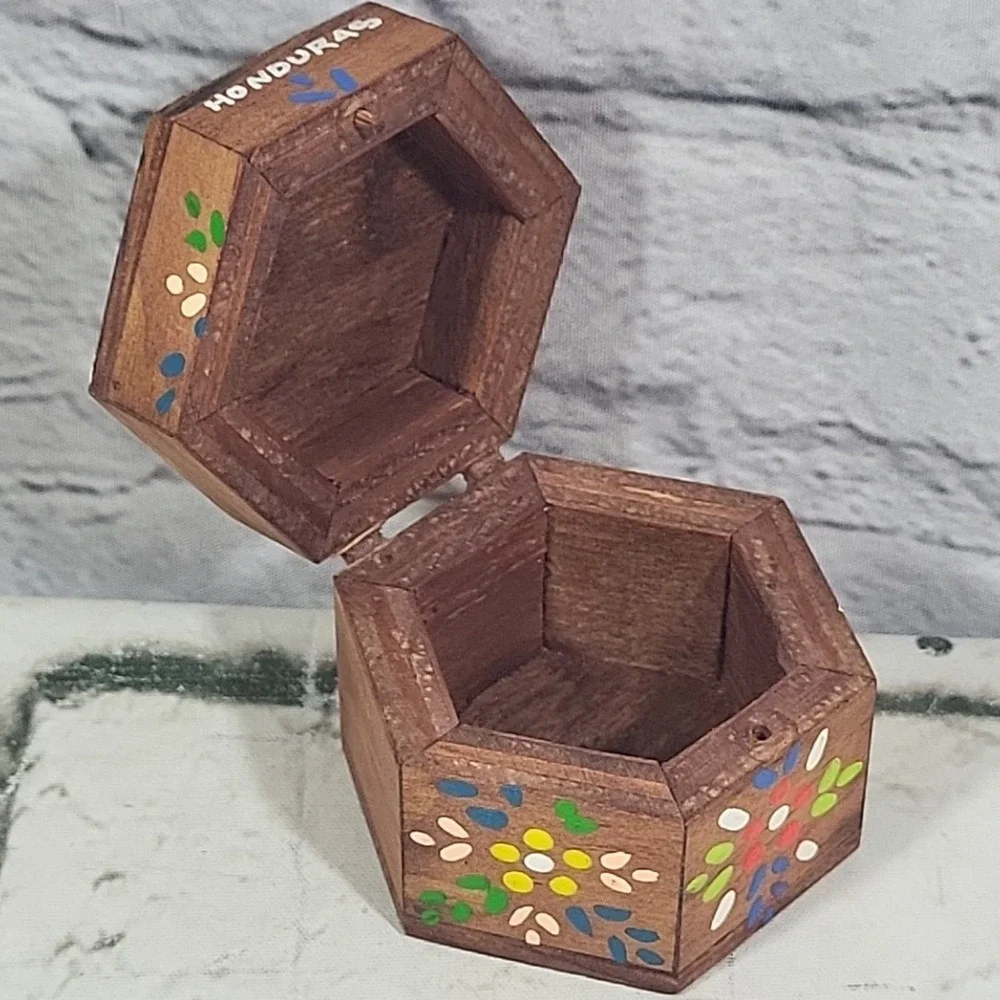 Honduras Wooden Trinket Box Handpainted Village Scene 3